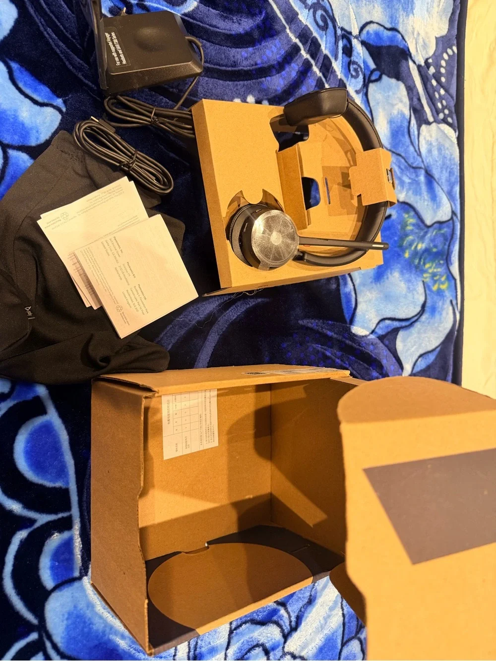 Black Over-Ear VR Headset with Integrated Headphones